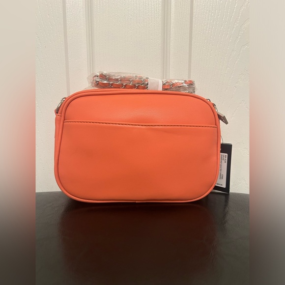 ⭐️ NWT Badgley Mischka Diamond Quilted Camera Crossbody Bag with Pearls ⭐️ - Picture 2 of 11